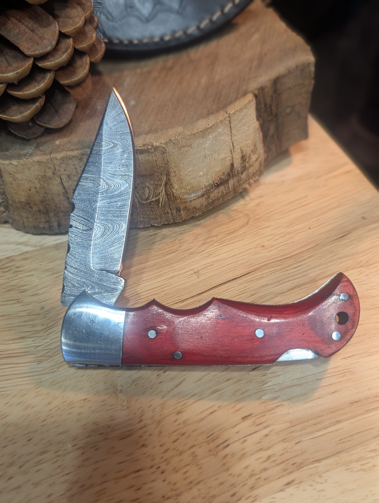 El Matador Knives #44 - Red Wood Folder