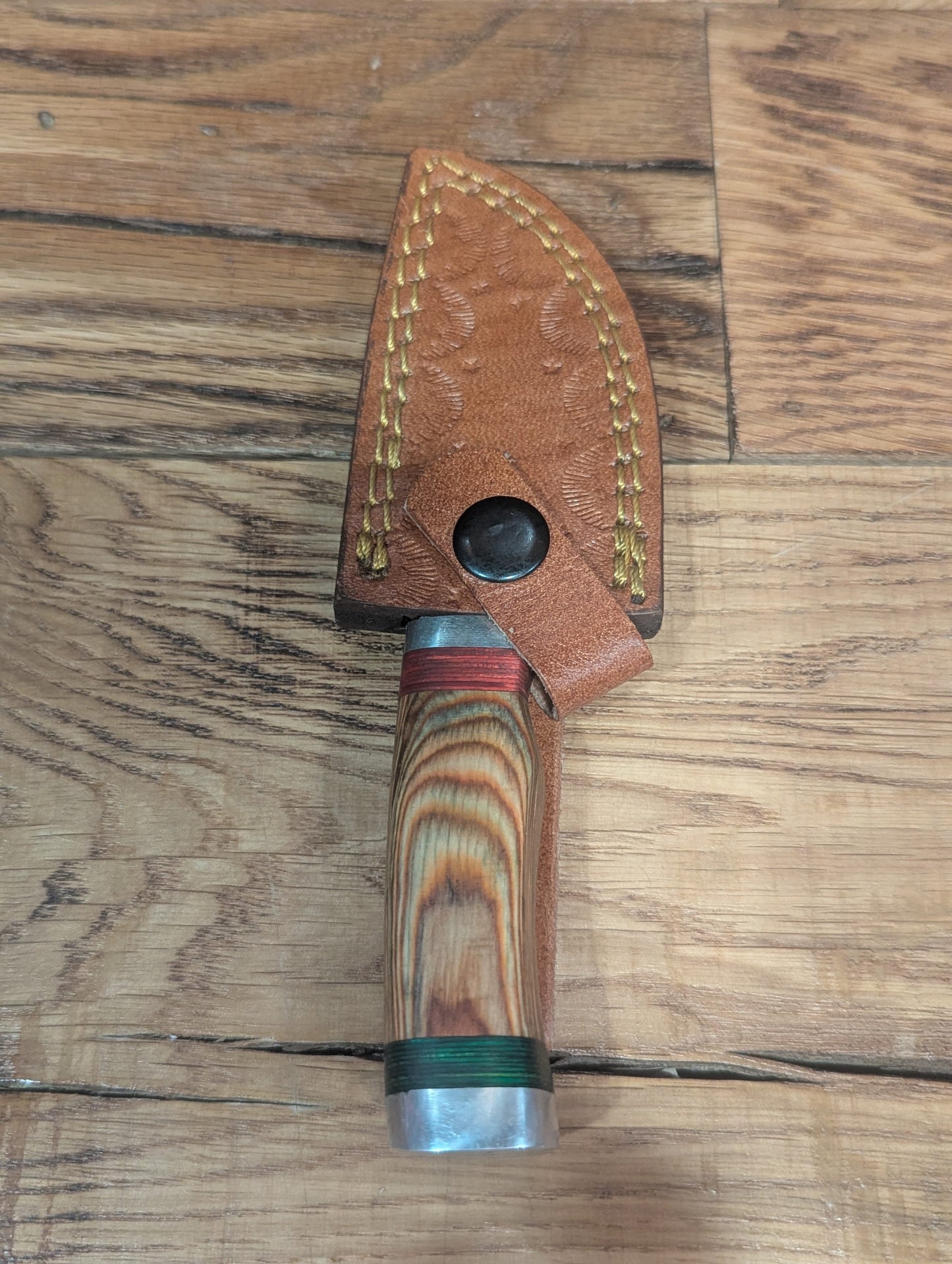 El Matador Knives Damascus Knife Natural Wood Grain Handle - Small Damascus Skinner