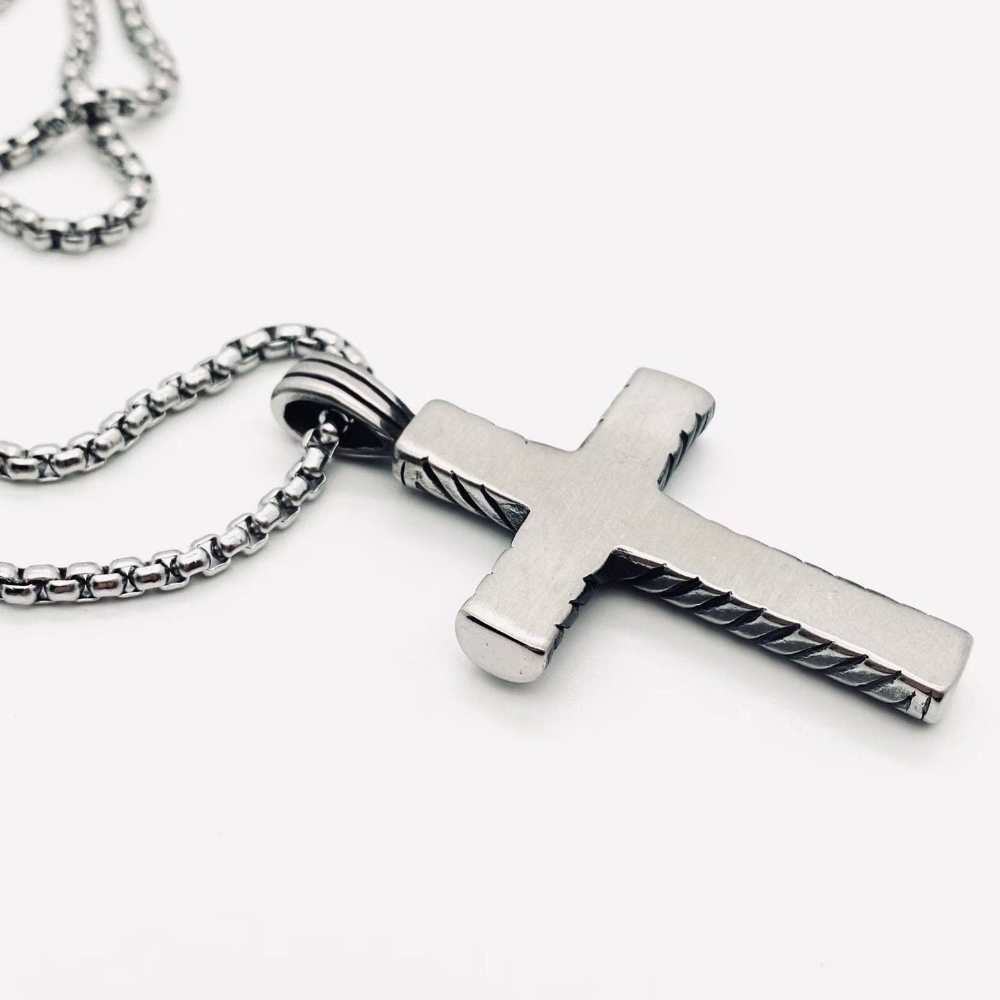 Mio Queena Mio Queena - Men's Stainless Steel Cross Pendant Necklace - MJ/MNP: Steel color with chain