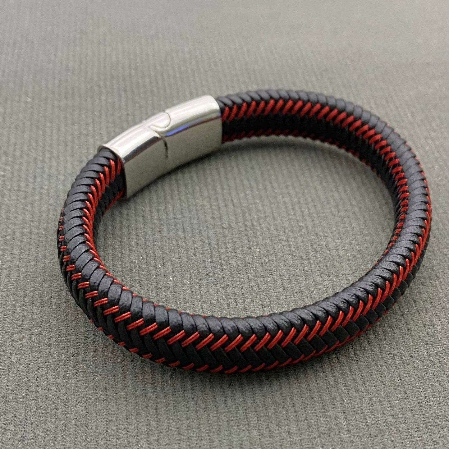 Mio Queena Mio Queena - Red and Black Two-Tone Leather Woven Men's Bracelet - MJ/BC: Black buckle / 205mm / 8.07in