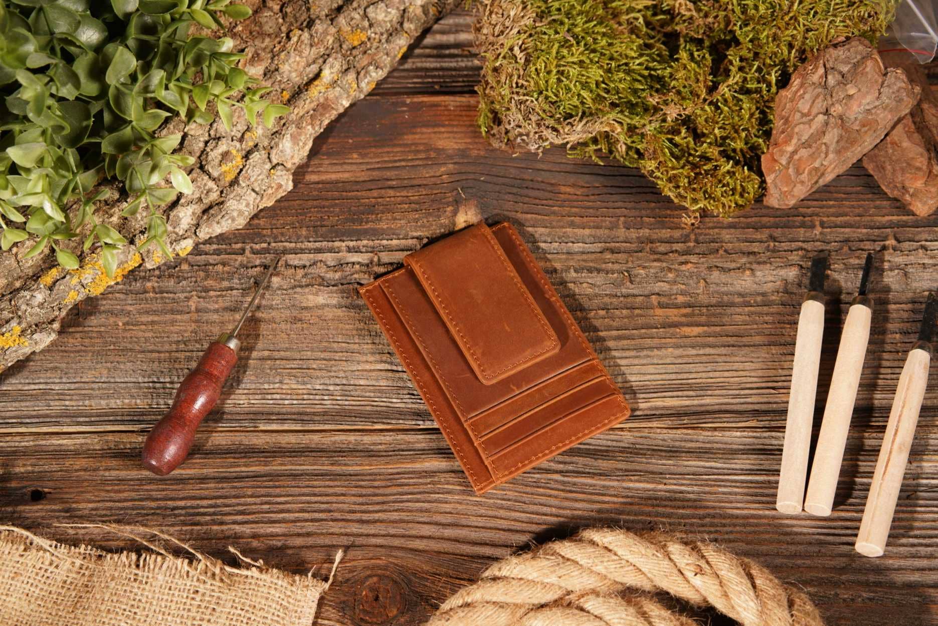American Leather Goods American Leather Goods - Personalized Leather Wallet with Magnet Clip: Brown