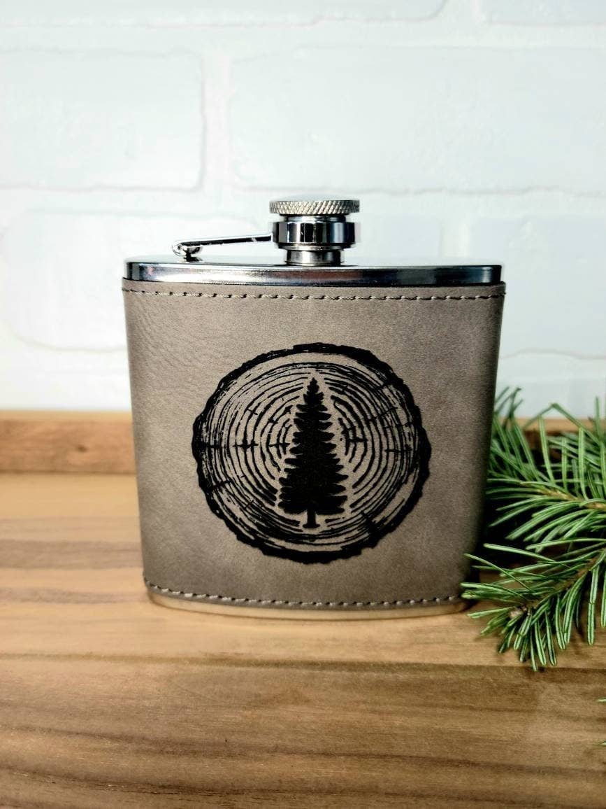Beckman Design Beckman Design - Flask-Tree Ring with Evergreen Tree: Leather / Gray