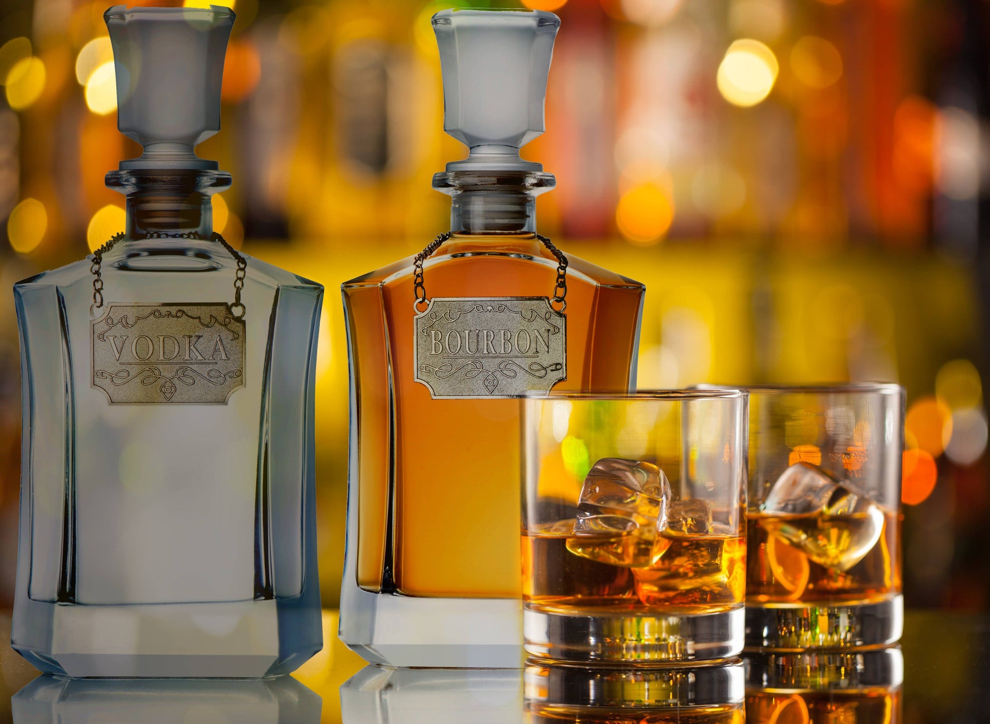 Bezrat Bezrat - Whiskey Decanter With Label Tags - Glass Airtight Stopper
