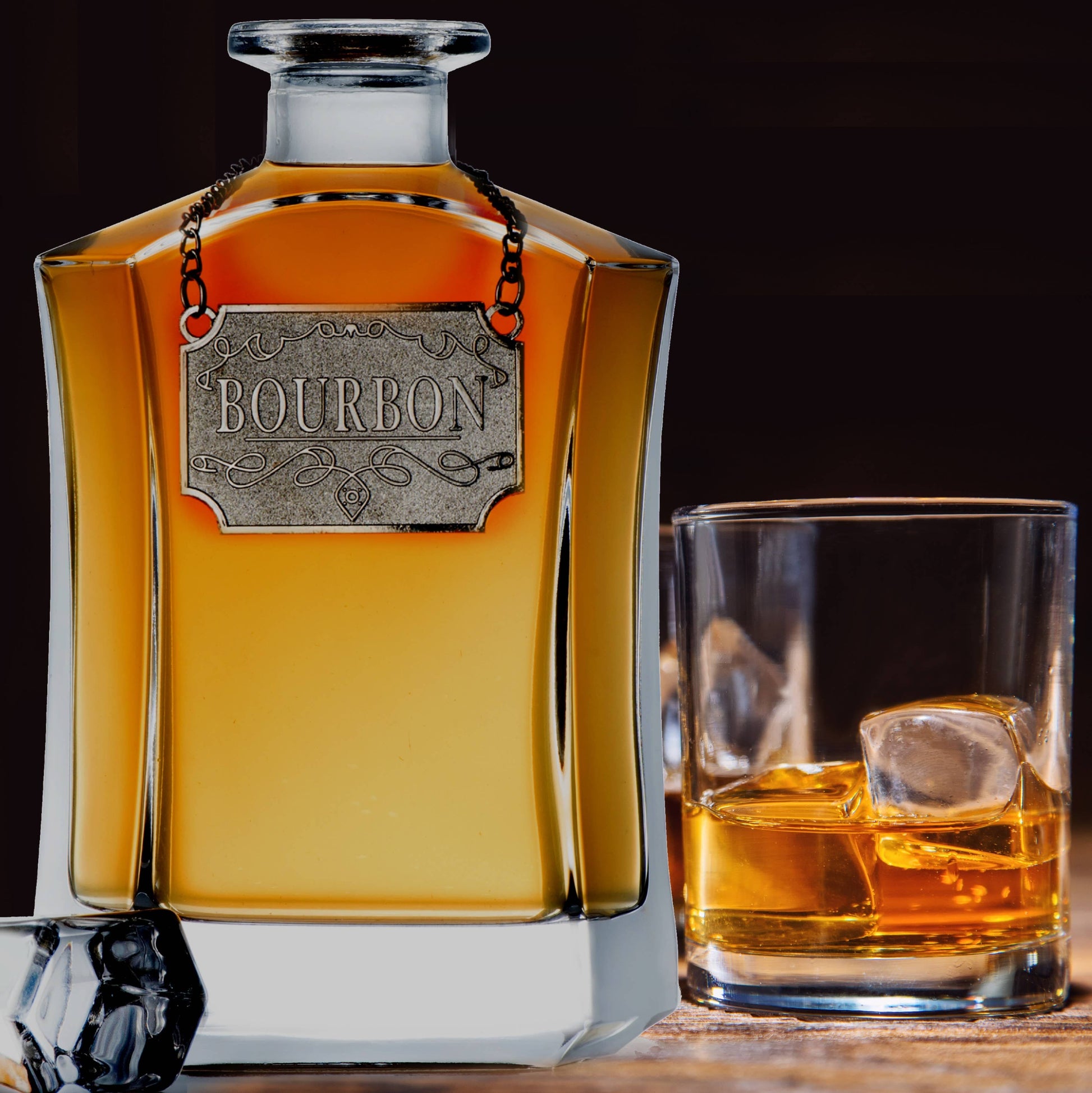 Bezrat Bezrat - Whiskey Decanter With Label Tags - Glass Airtight Stopper