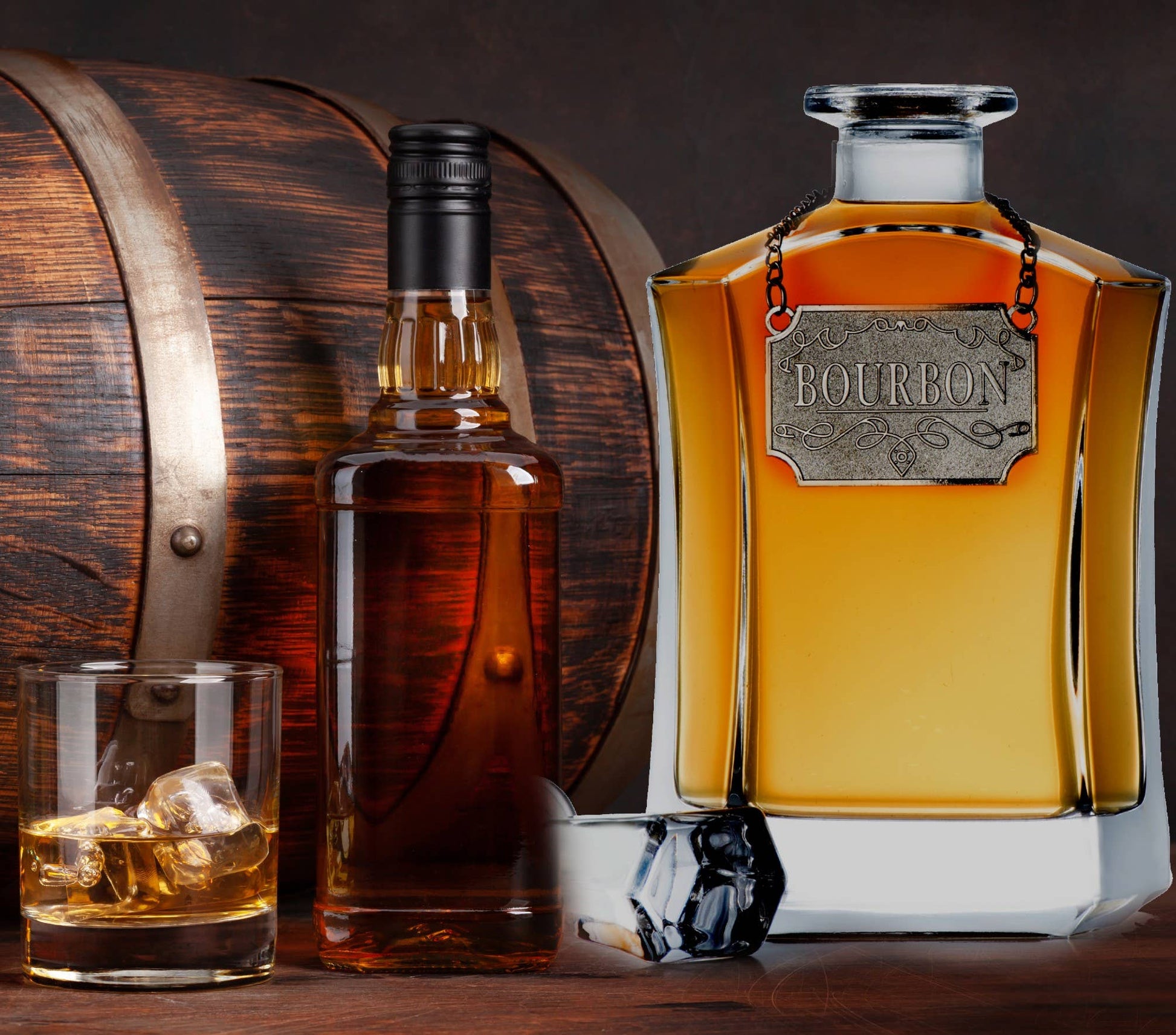 Bezrat Bezrat - Whiskey Decanter With Label Tags - Glass Airtight Stopper