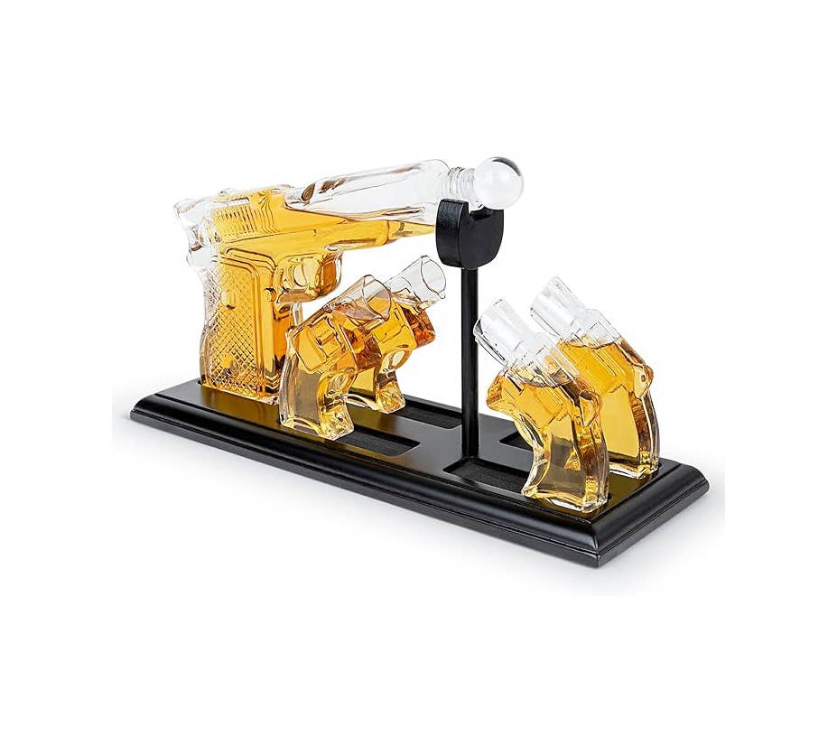 Bezrat Bezrat - Whiskey Gun Decanter &Shot Glasses Gift Set - Mahogany Tray