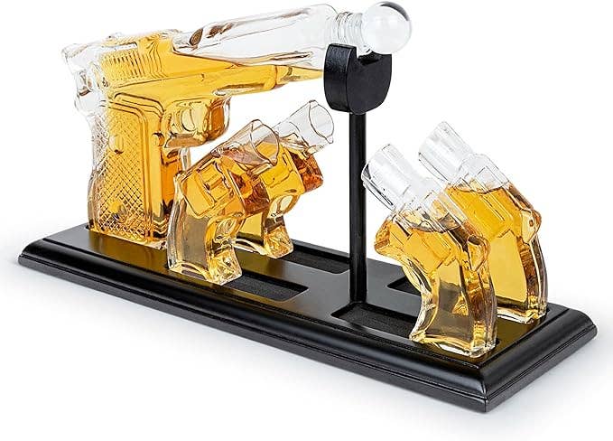 Bezrat Bezrat - Whiskey Gun Decanter &Shot Glasses Gift Set - Mahogany Tray
