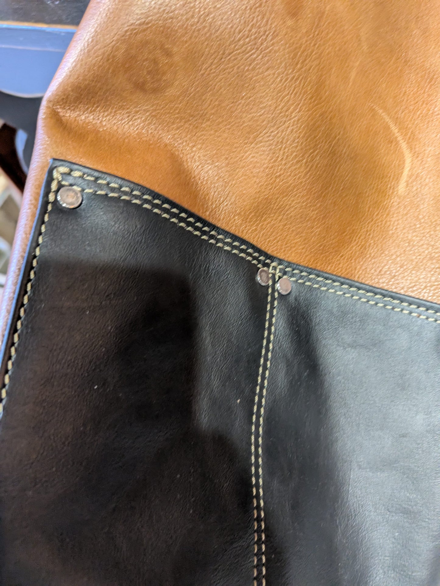 El Matador apron #80-b - Handmade/Handstitched Leather Apron Brown with Black pockets