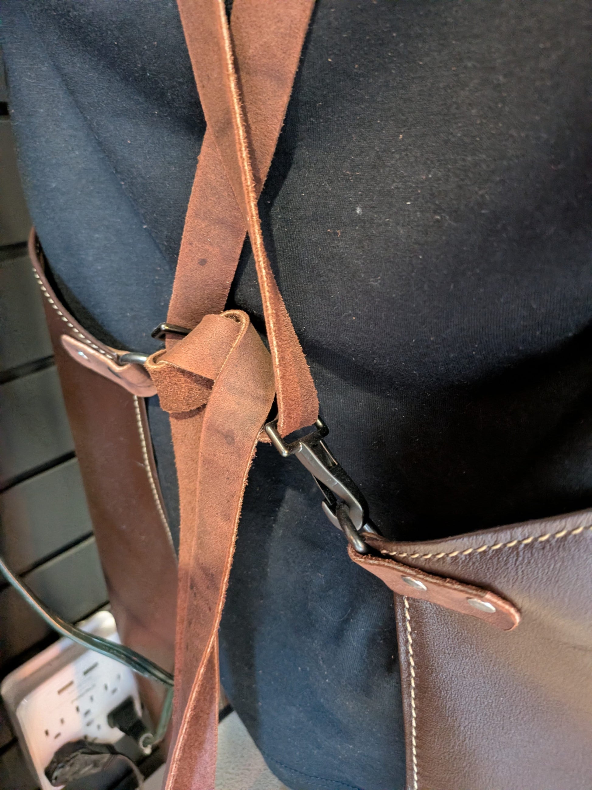 El Matador Knives apron #80 - Handmade/Handstitched Leather Apron Brown with light brown pockets