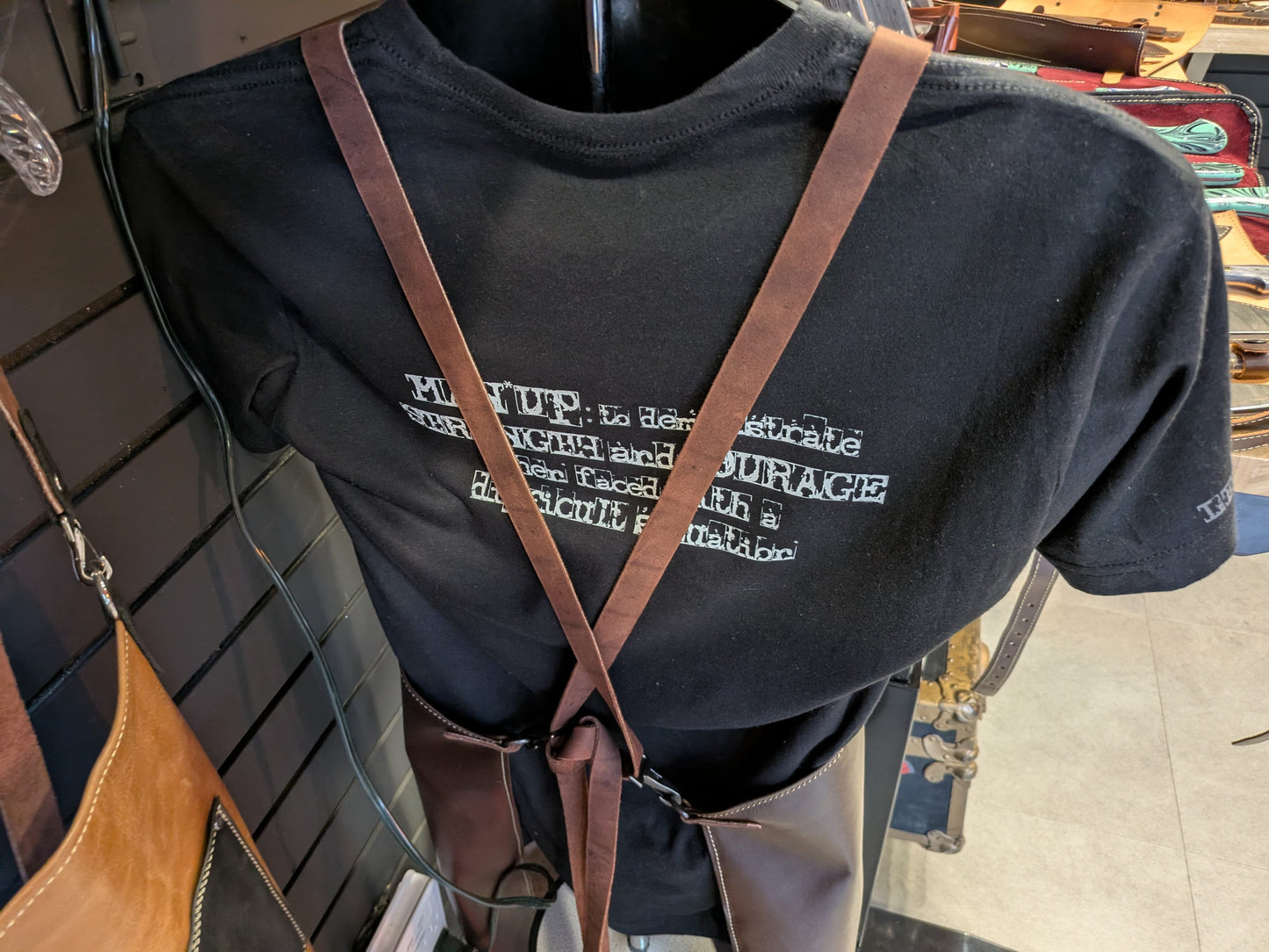 El Matador Knives apron #80 - Handmade/Handstitched Leather Apron Brown with light brown pockets