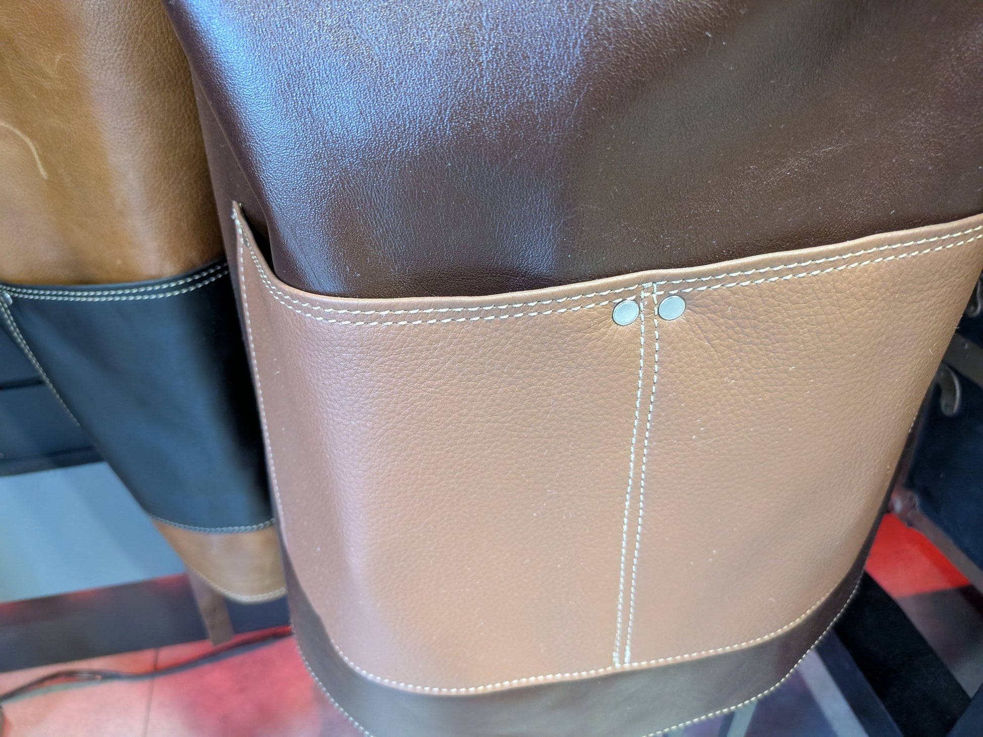 El Matador Knives apron #80 - Handmade/Handstitched Leather Apron Brown with light brown pockets