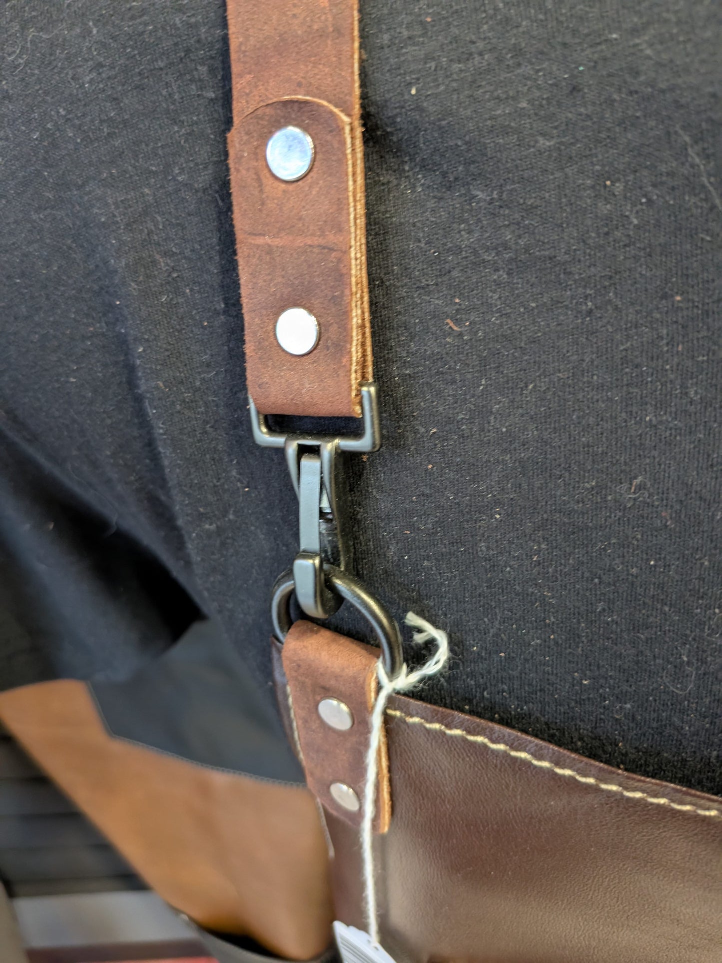 El Matador Knives apron #80 - Handmade/Handstitched Leather Apron Brown with light brown pockets