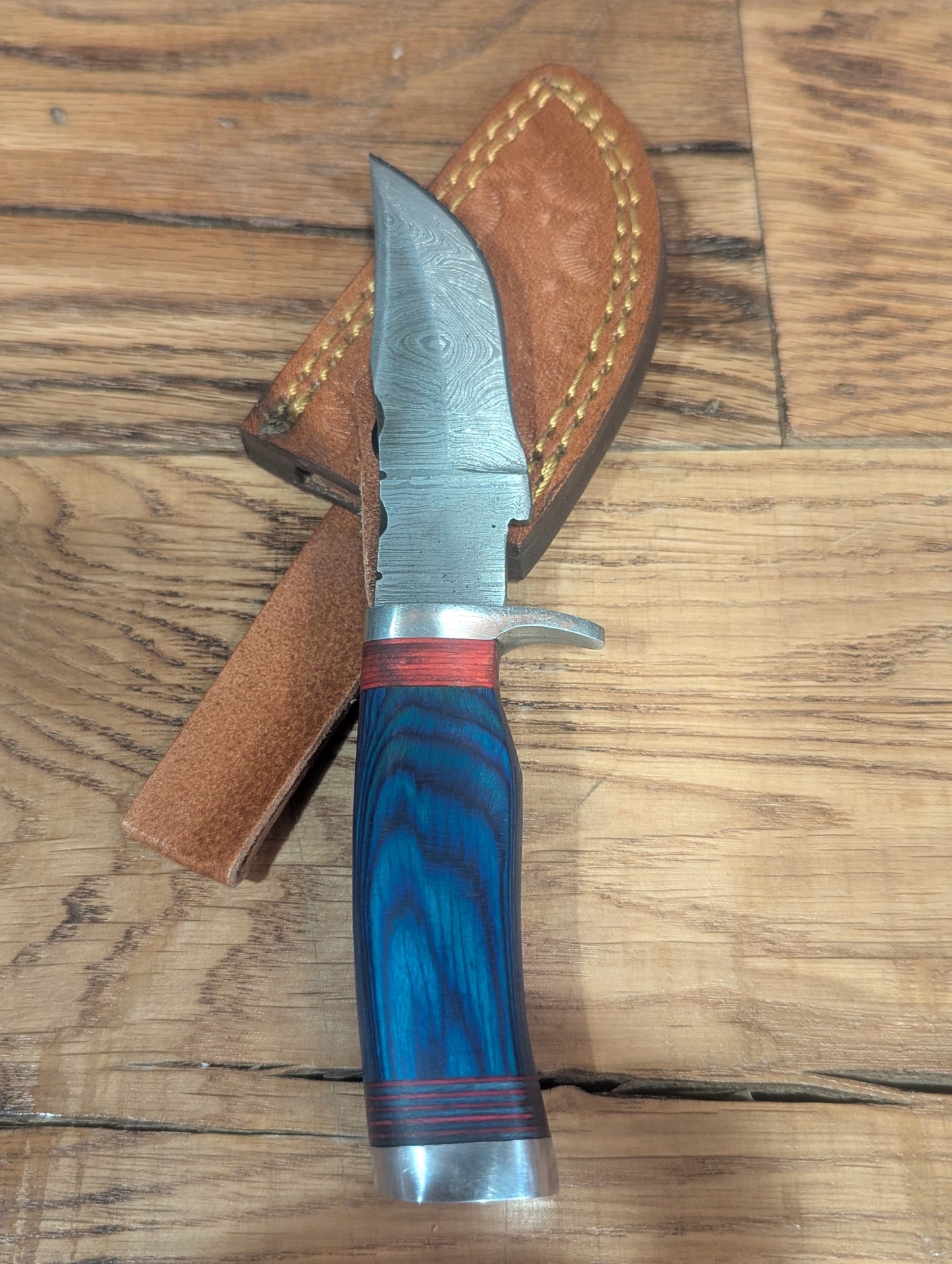El Matador Knives Damascus Knife Blue Wood Grain Handle - Small Damascus Skinner