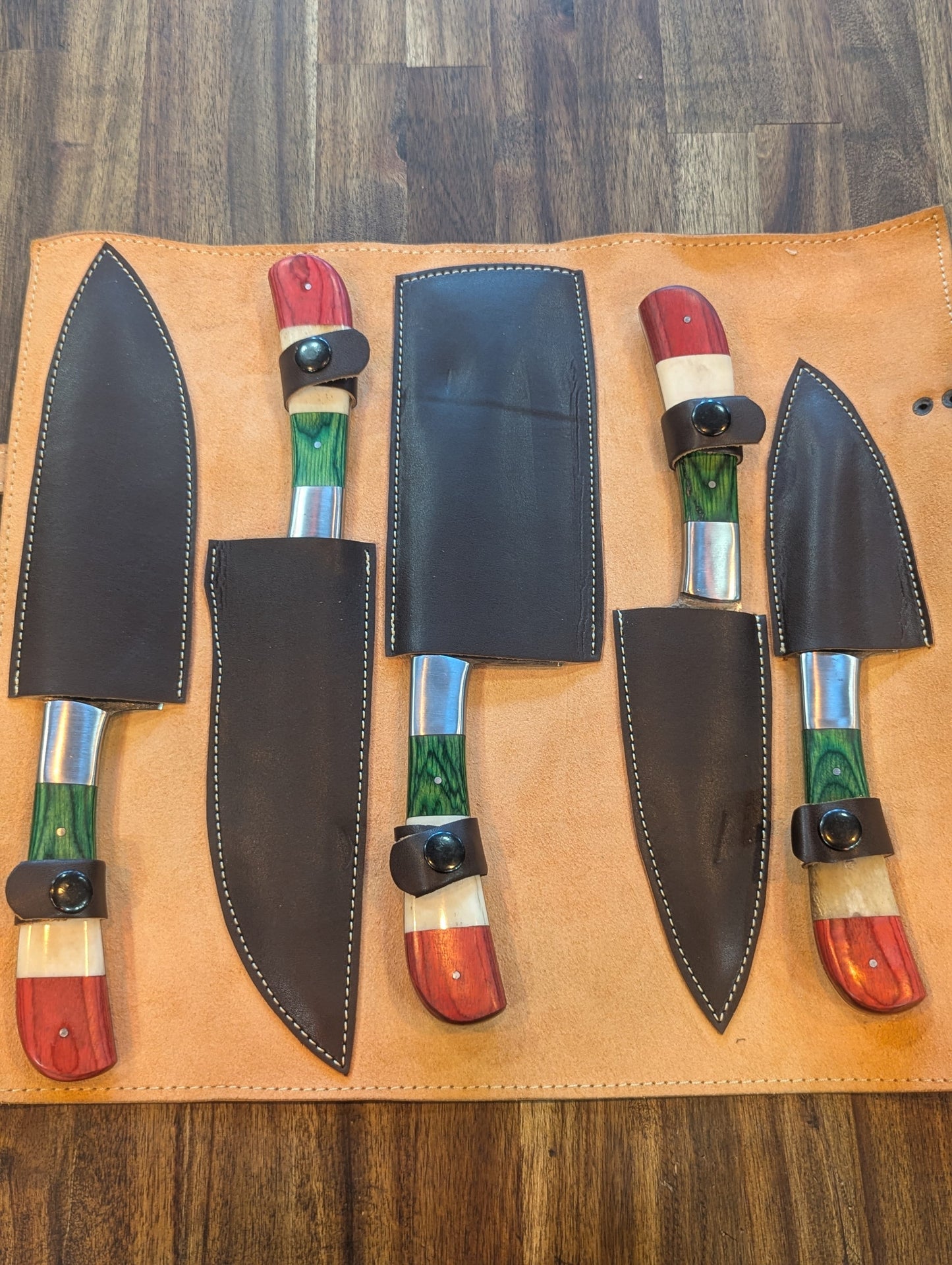 El Matador Knives Kitchen Knife Set Green/White/Red Resin Handle 5 pc Damascus Knife Set - Flag of Mexico Inspired Design