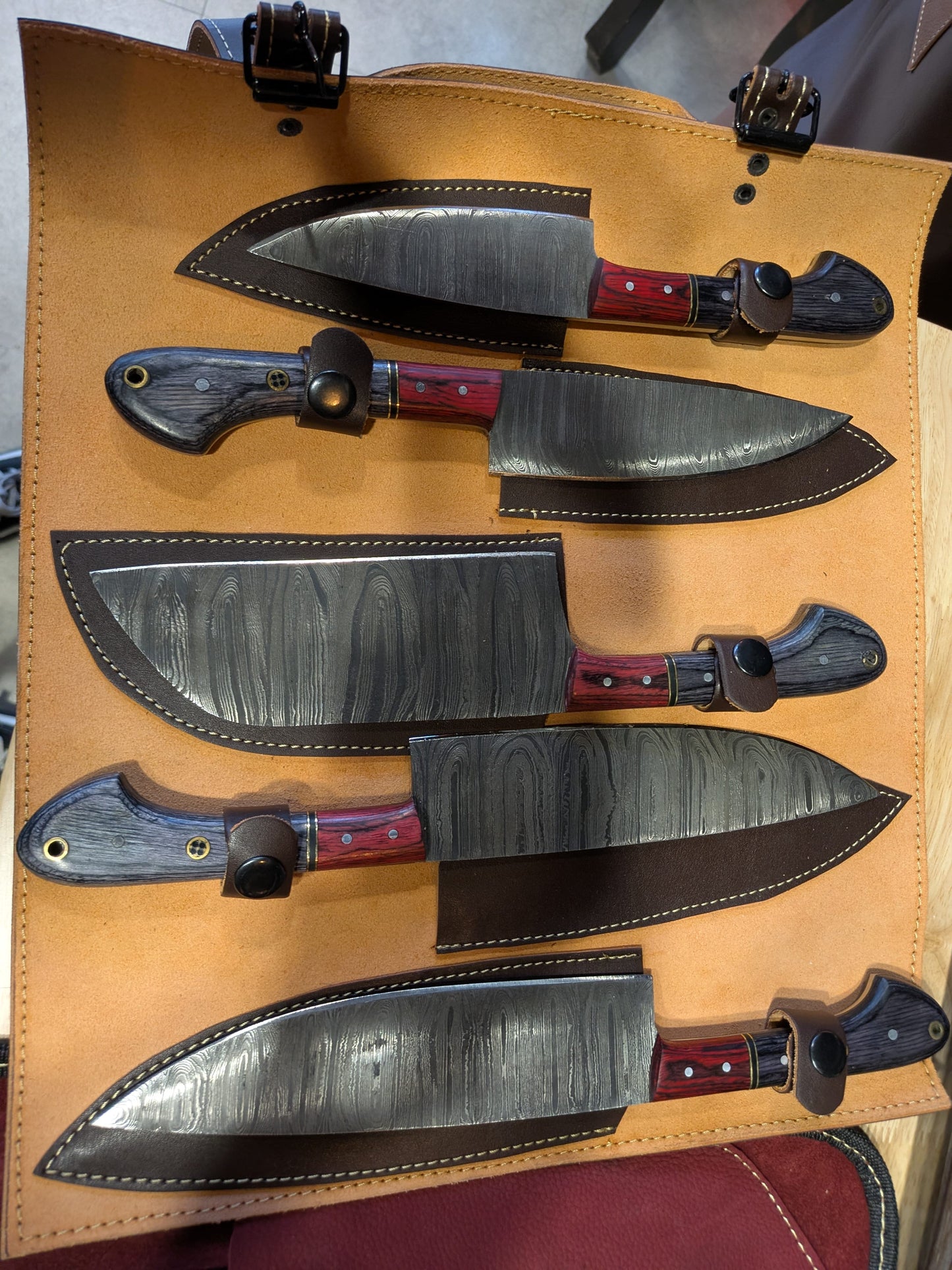 El Matador Knives Kitchen Knife Set Red/Black Handle 5 Peice Damascus Knife Roll
