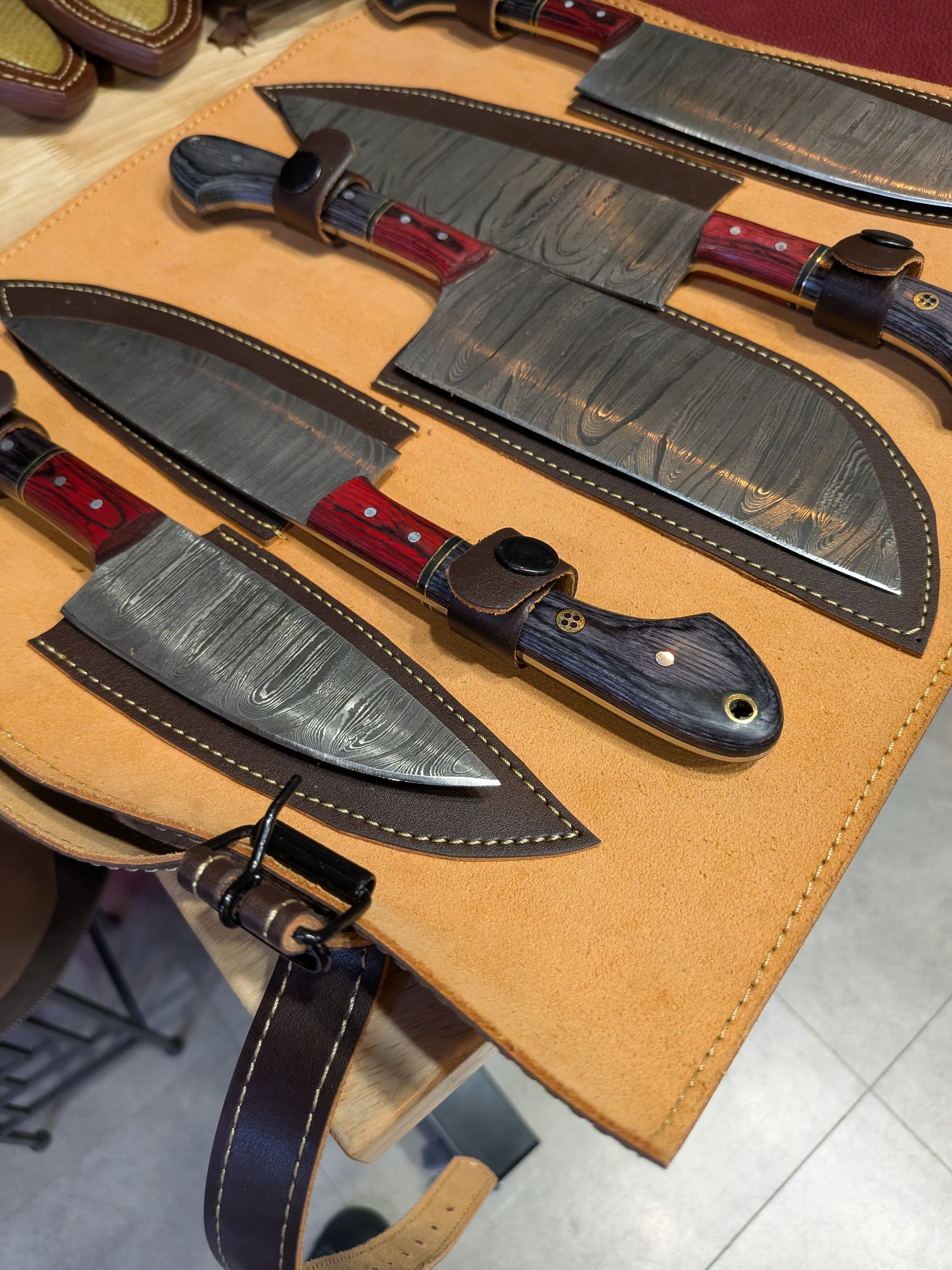 El Matador Knives Kitchen Knife Set Red/Black Handle 5 Peice Damascus Knife Roll