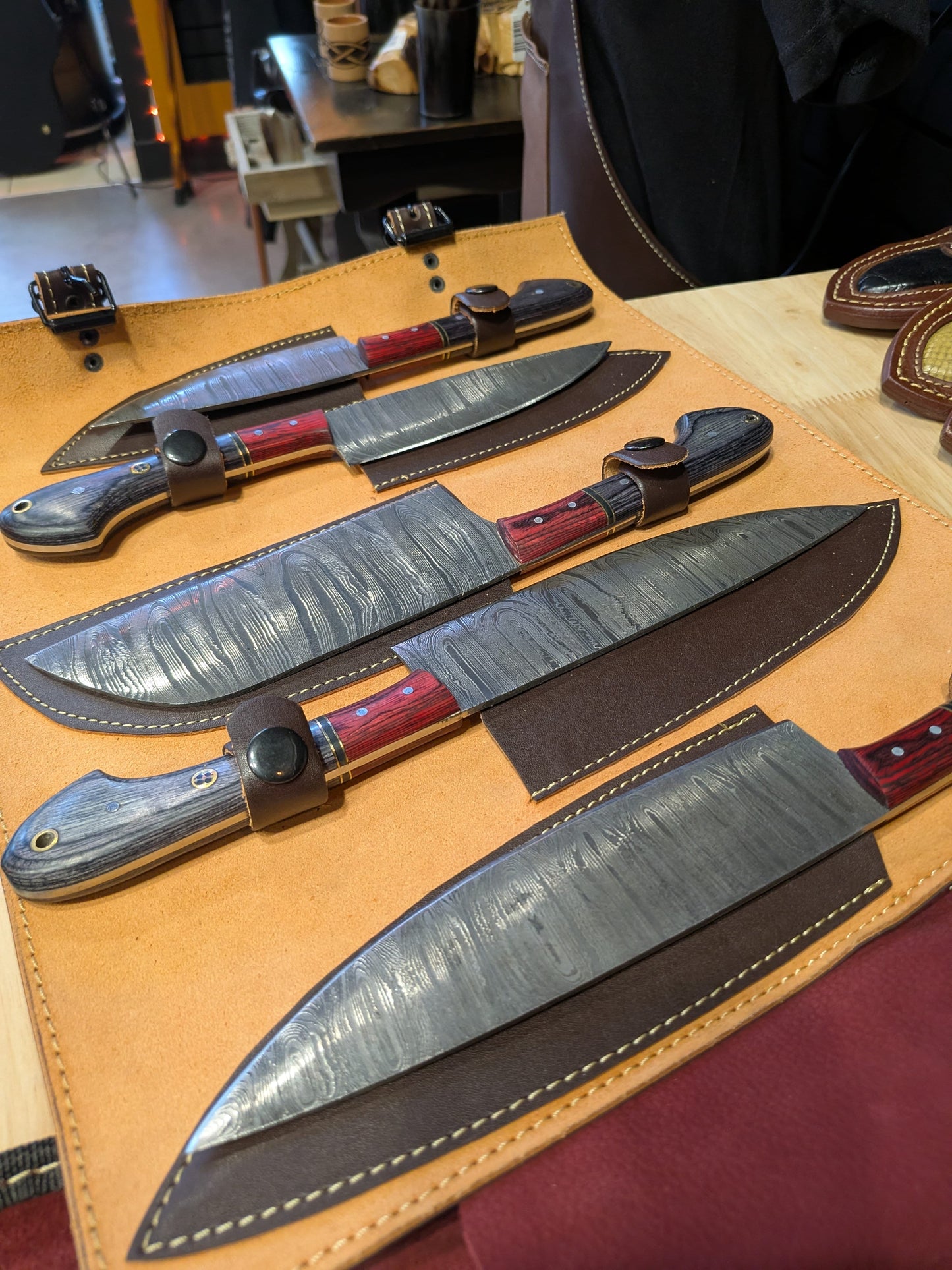 El Matador Knives Kitchen Knife Set Red/Black Handle 5 Peice Damascus Knife Roll