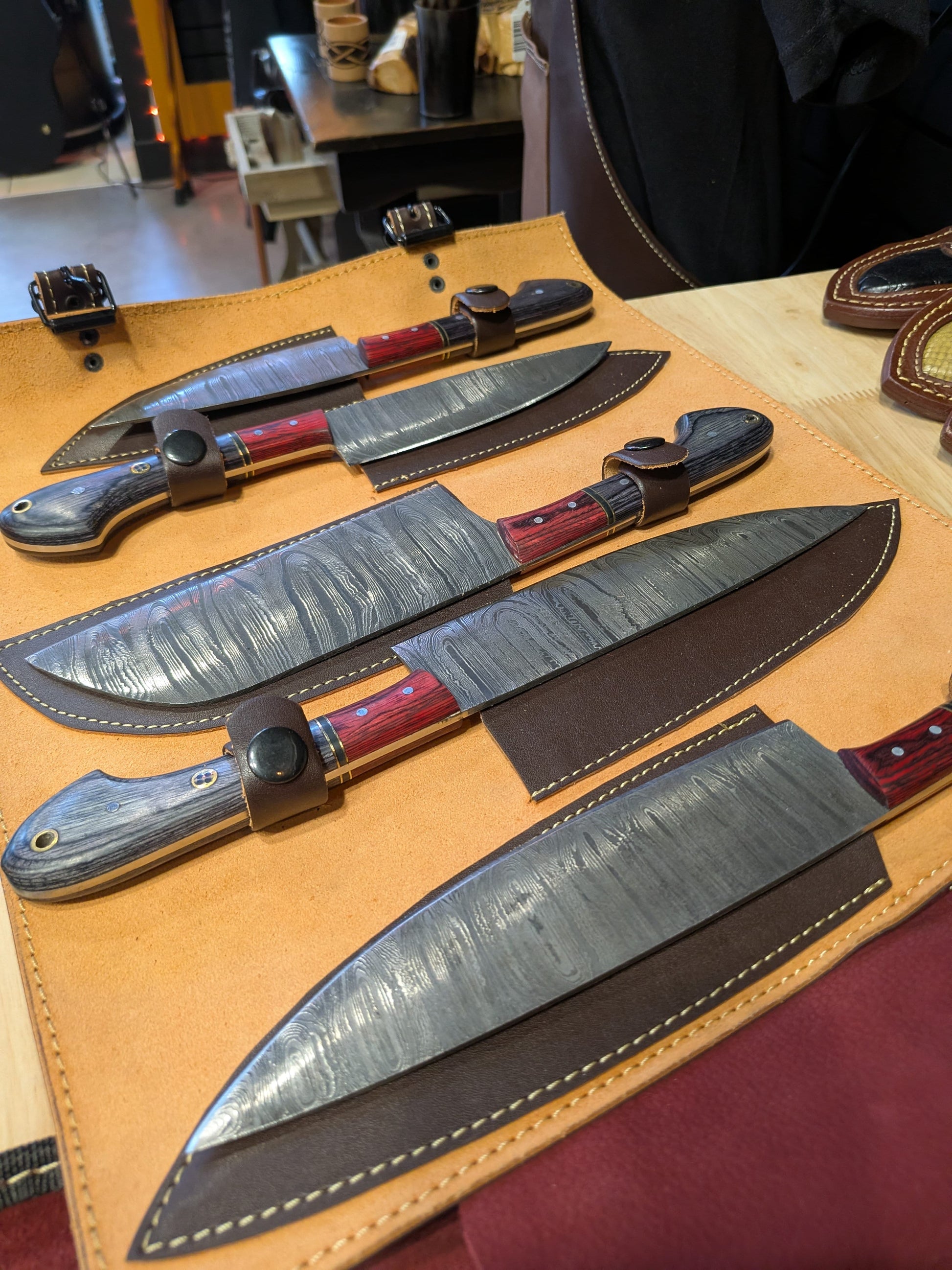 El Matador Knives Kitchen Knife Set Red/Black Handle 5 Peice Damascus Knife Roll