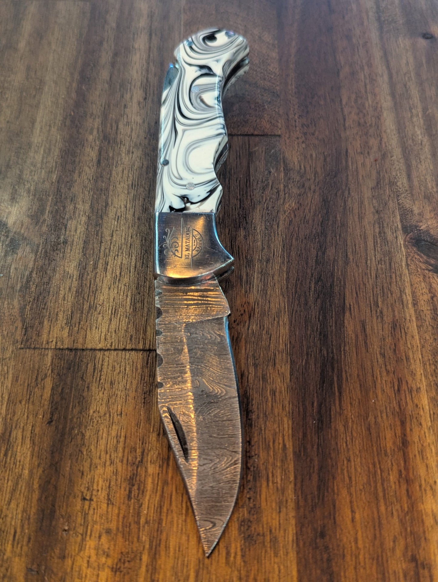 El Matador Knives Pocket Knife Black and White Swirl Resin Pocket Knife