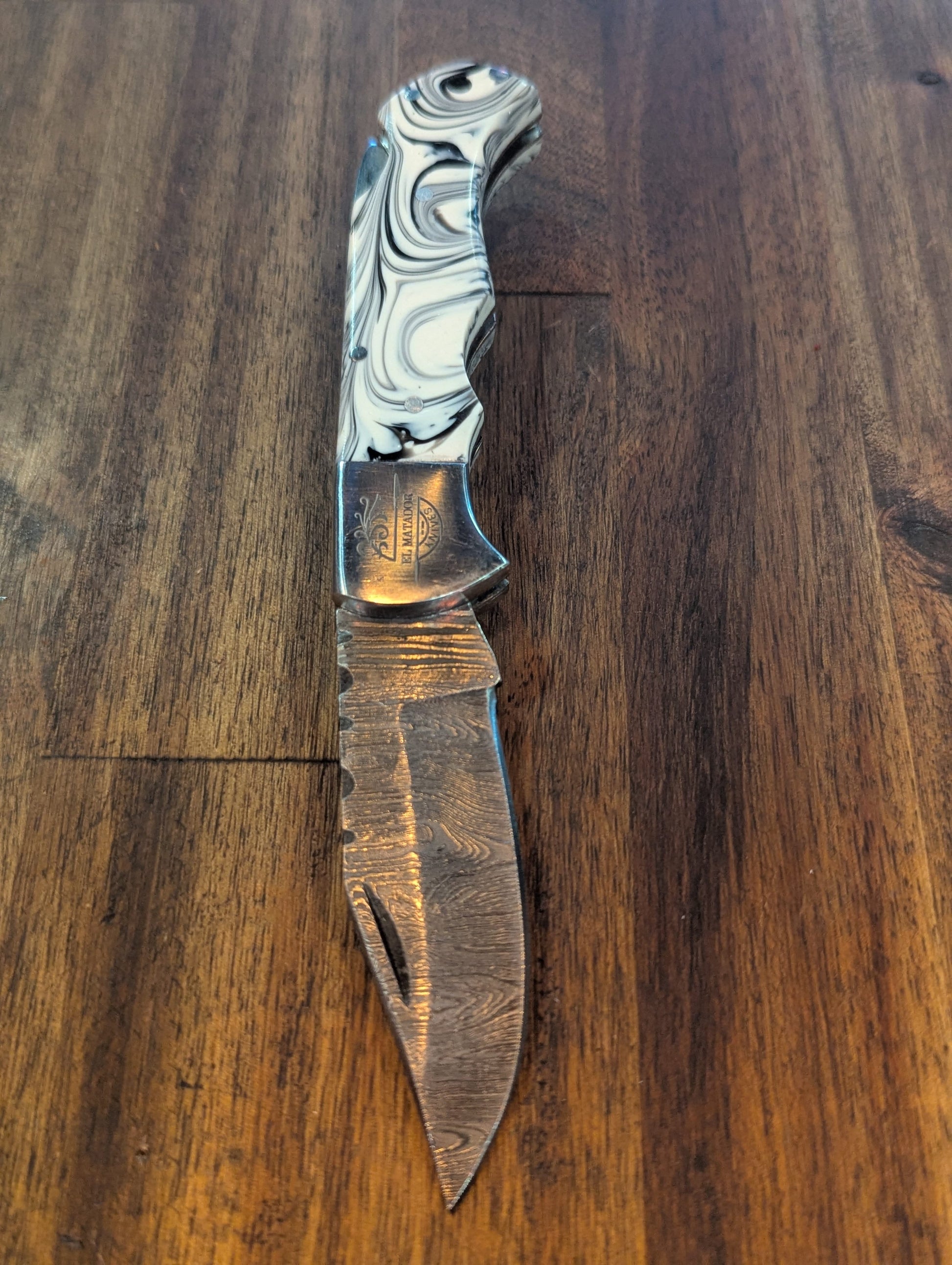 El Matador Knives Pocket Knife Black and White Swirl Resin Pocket Knife