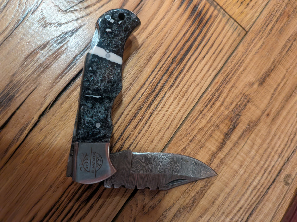 El Matador Knives Pocket Knife Black/white resin handle Damascus Pocket Knife