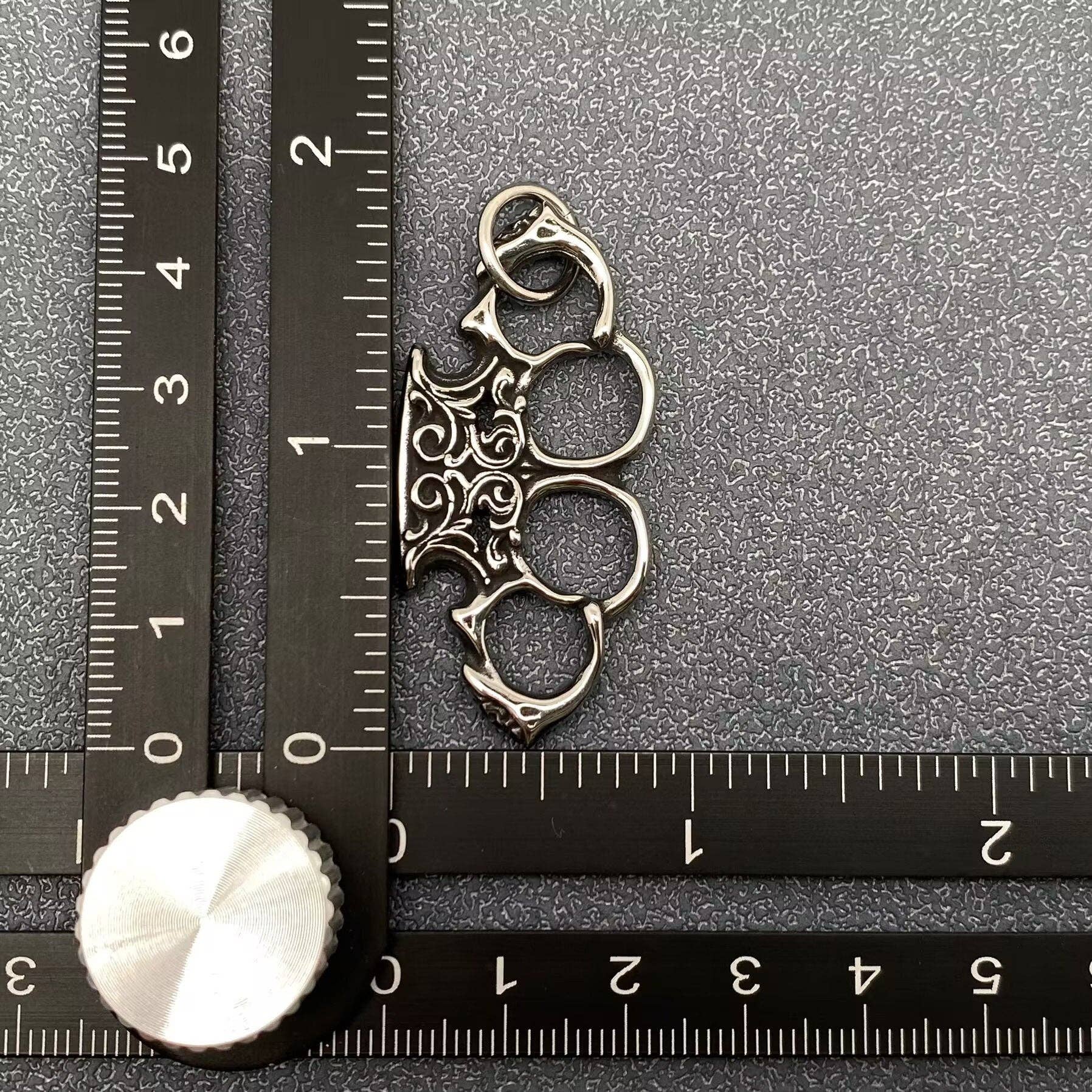 Mio Queena Mio Queena - Blackening Stainless Steel Knuckle Pendant - MJ/MNP