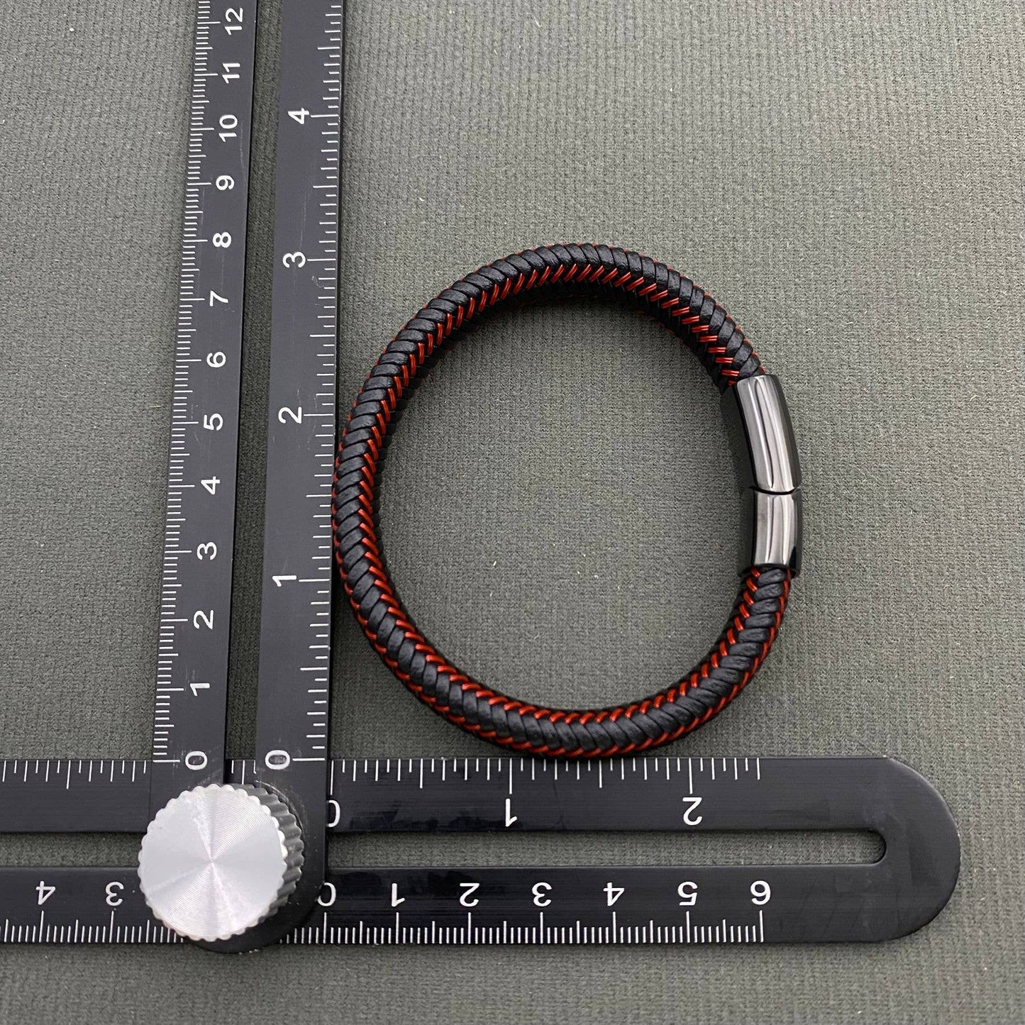 Mio Queena Mio Queena - Red and Black Two-Tone Leather Woven Men's Bracelet - MJ/BC: Black buckle / 205mm / 8.07in