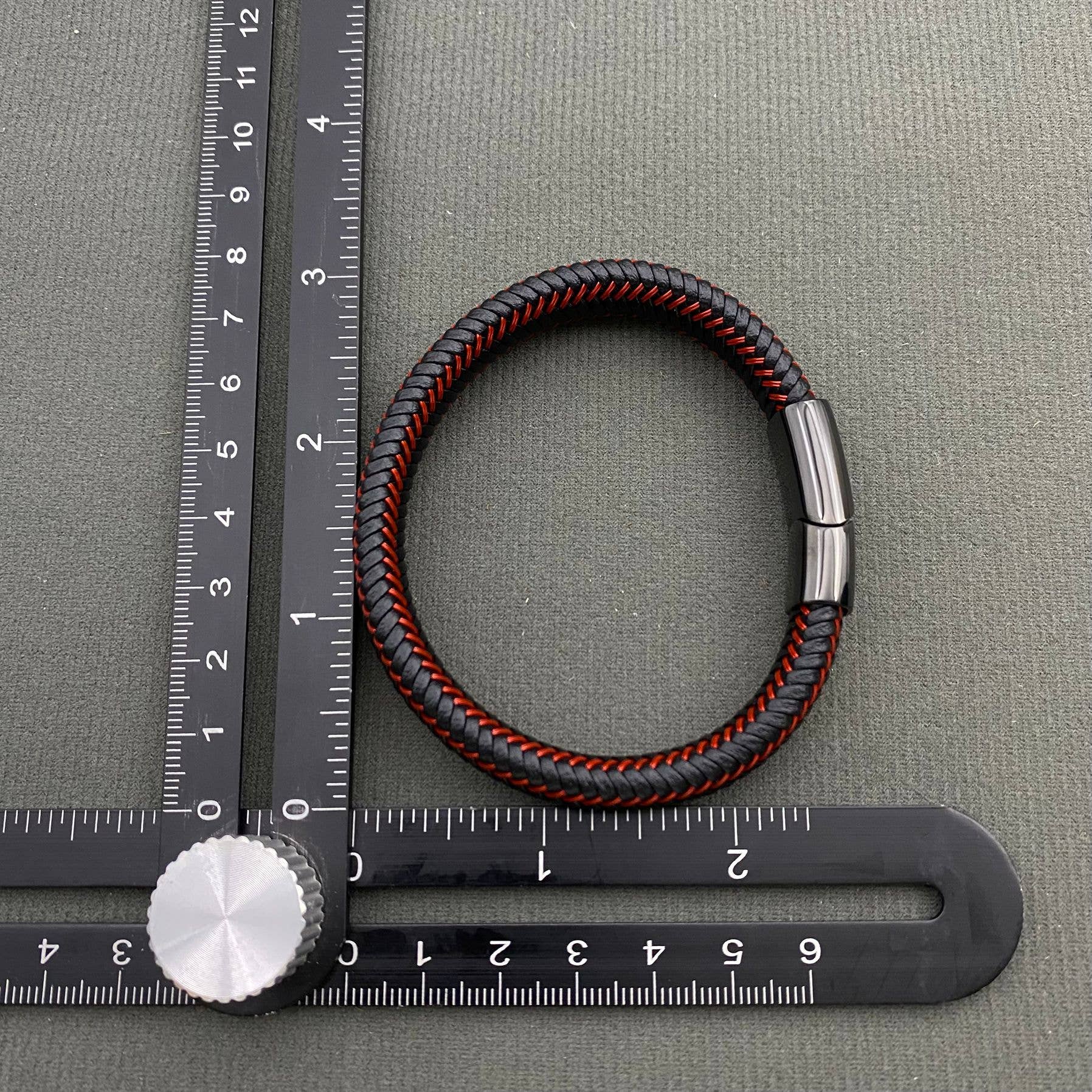 Mio Queena Mio Queena - Red and Black Two-Tone Leather Woven Men's Bracelet - MJ/BC: Black buckle / 205mm / 8.07in