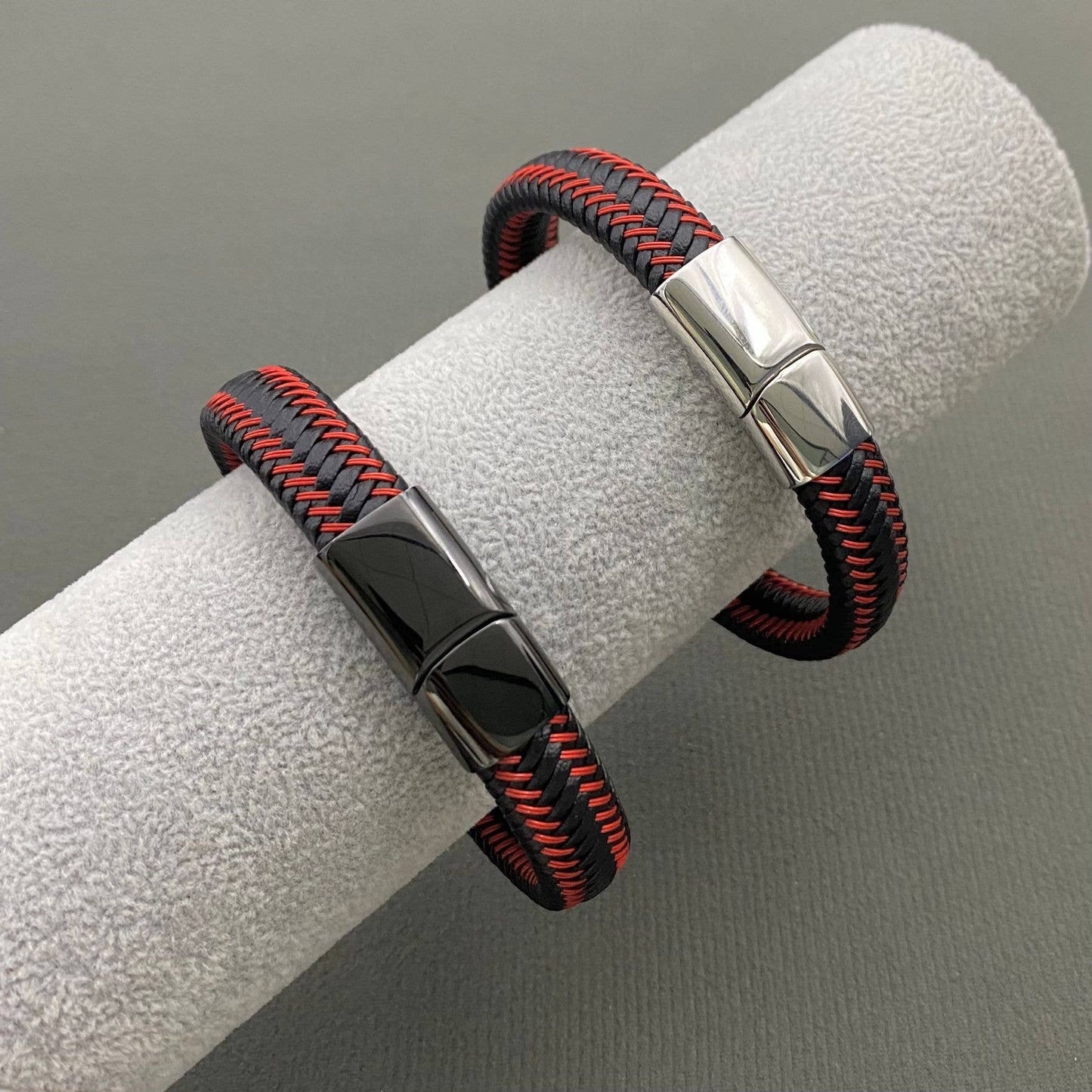 Mio Queena Mio Queena - Red and Black Two-Tone Leather Woven Men's Bracelet - MJ/BC: Black buckle / 205mm / 8.07in