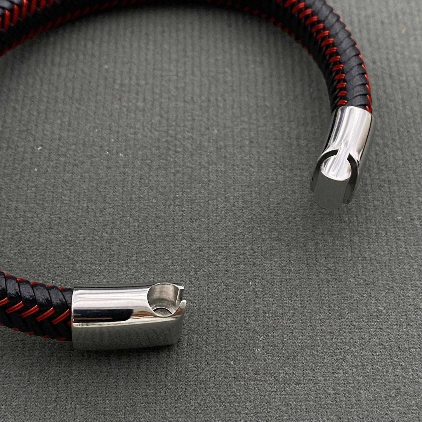 Mio Queena Mio Queena - Red and Black Two-Tone Leather Woven Men's Bracelet - MJ/BC: Black buckle / 205mm / 8.07in