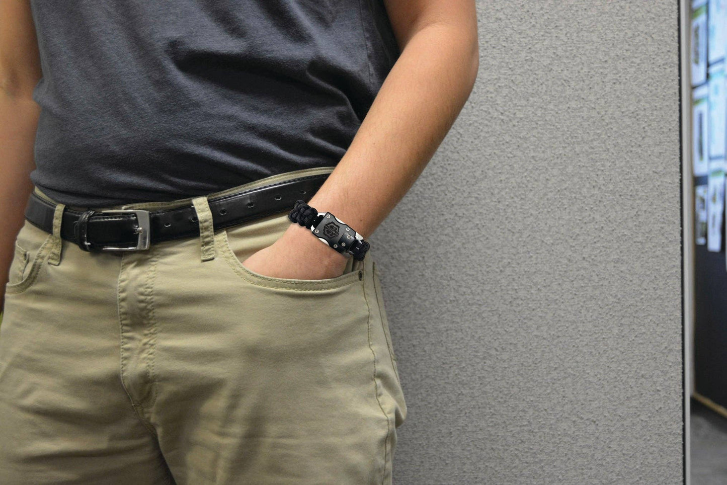 Novelty Brands Novelty Brands - Tac Gear Paracord Survival Bracelet with Knife- 6/Display: Wholesale Price