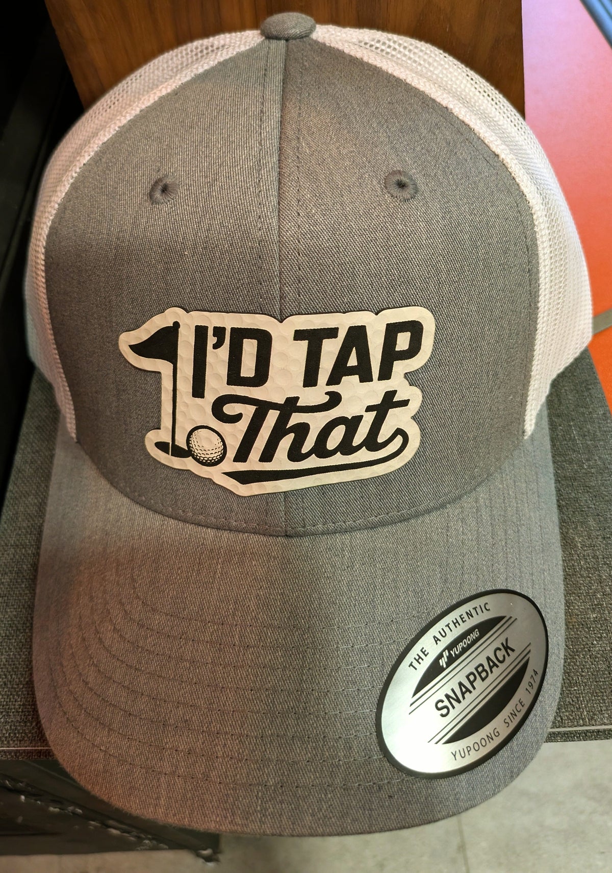 Pitcher Perfect Hat I'd Tap That - Snapback hat - Grey w/white patch