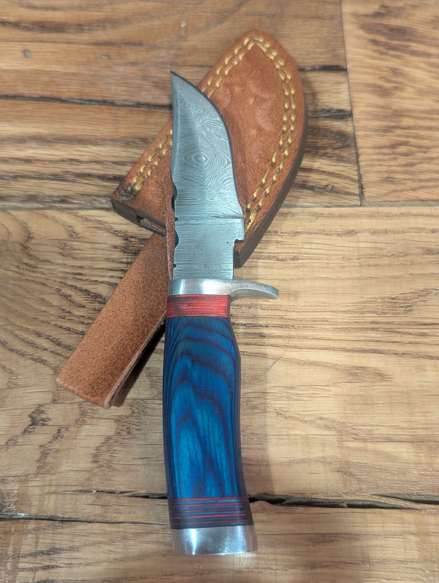 Blue Wood Grain Handle - Small Damascus Skinner