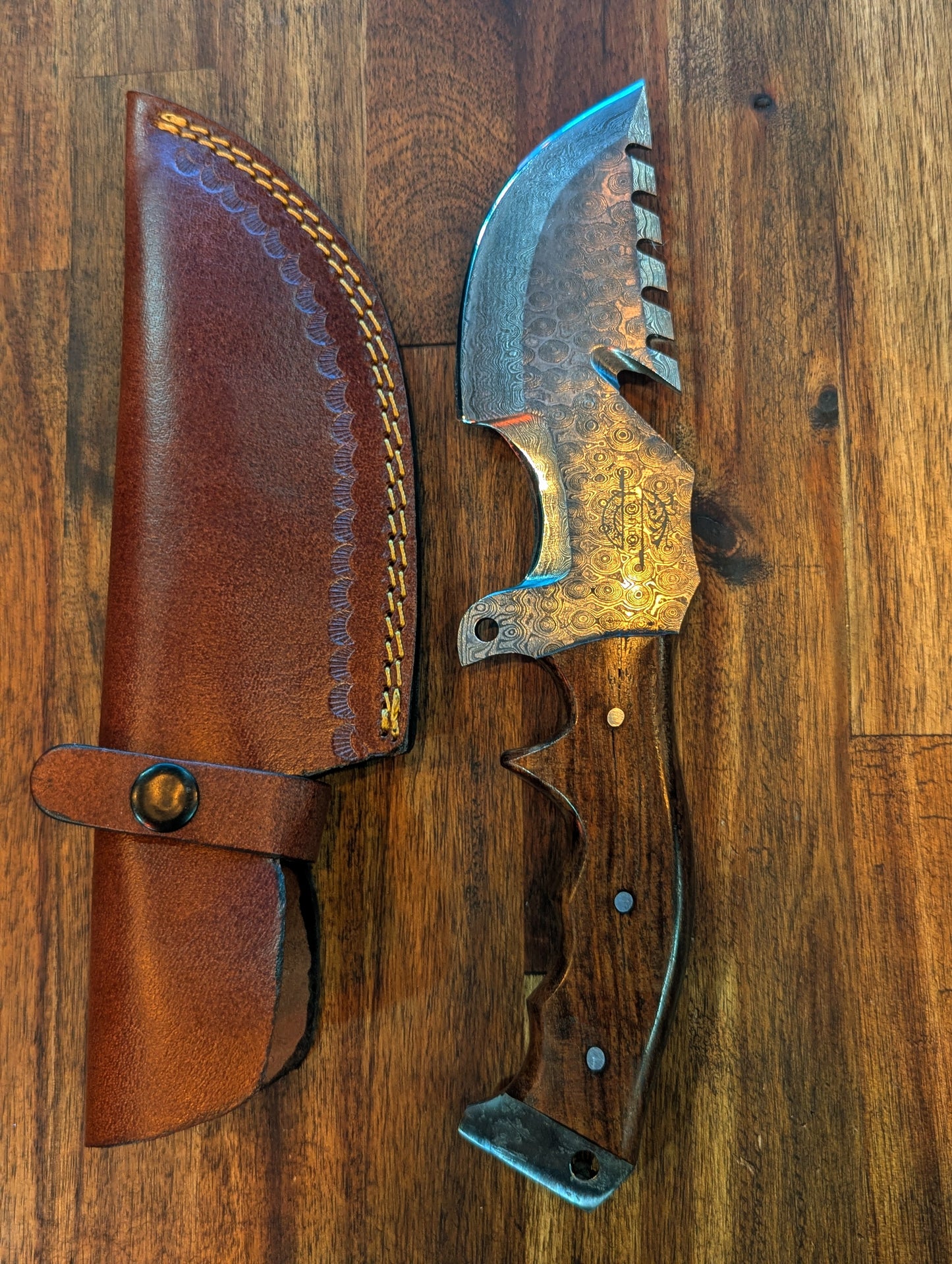 Walnut Tracker w/Teeth-FishHook-Skinner