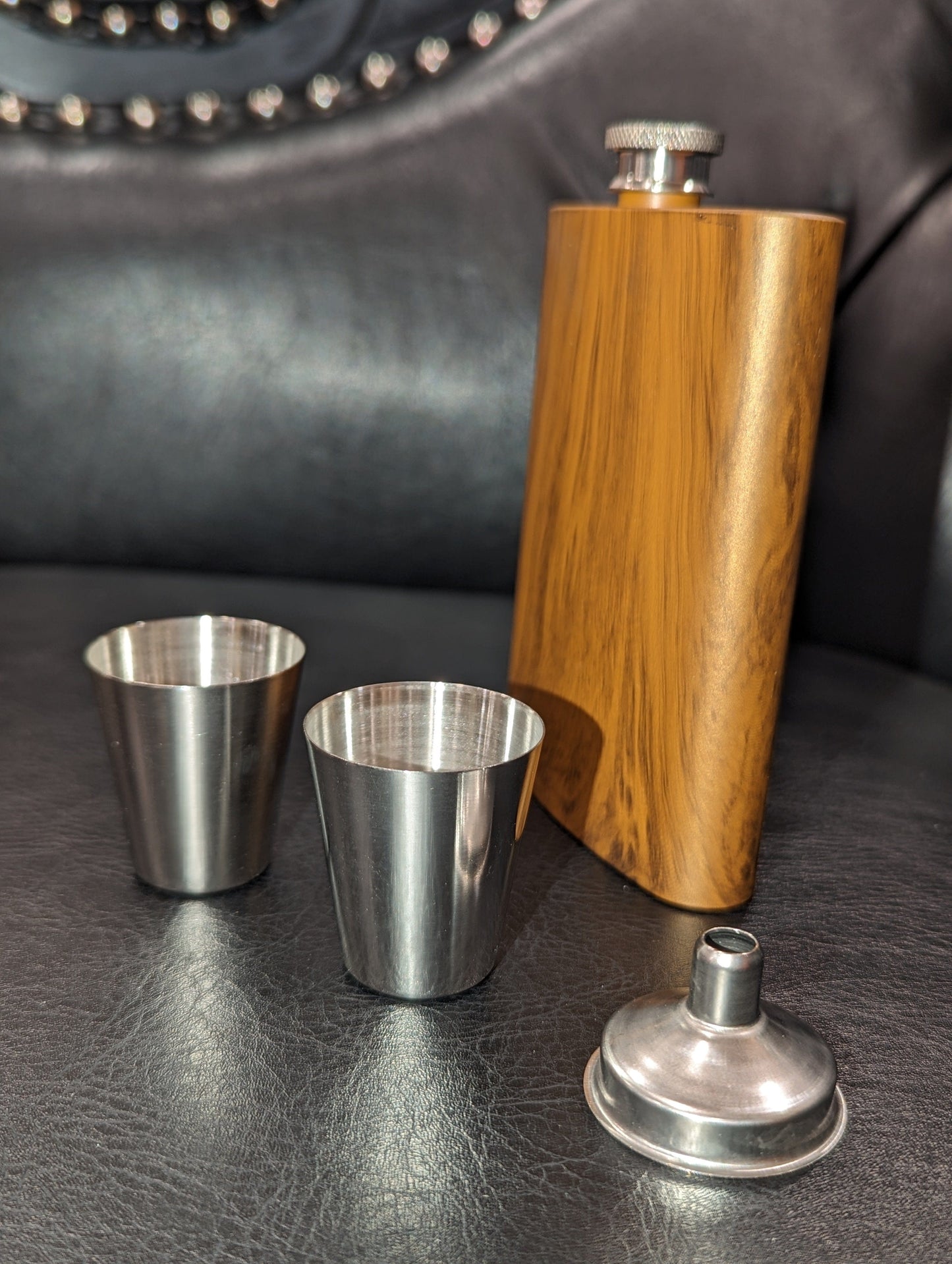 Soboho Flask and Shot Glasses Flask, Funnel and shot Glasses - Wood Look (Not veneer)