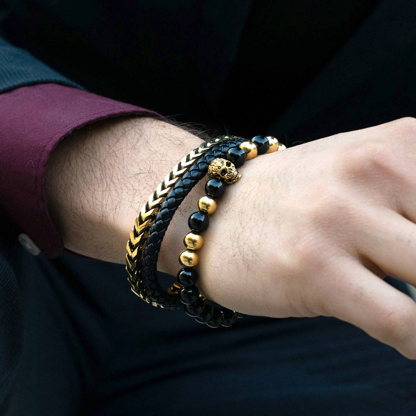 West Coast Jewelry West Coast Jewelry - Crucible Skull and Onyx Stone Beaded Stretch Bracelet (8mm): Gold